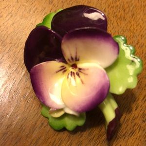 Vintage Cara China Stratfordshire violet brooch